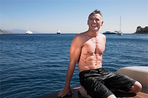 Why Men Are Choosing the Bikini Hip Replacement Too: A Scar-Minimizing Solution